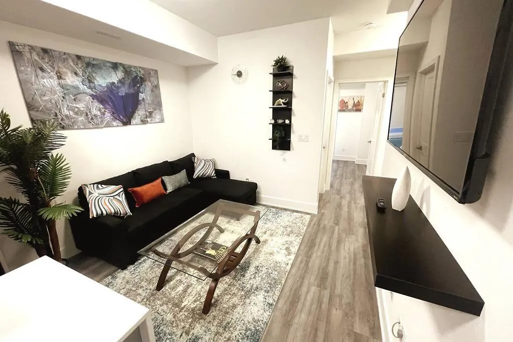 Exquisite, Bright & Modern Condo. Niagara Falls Apartment