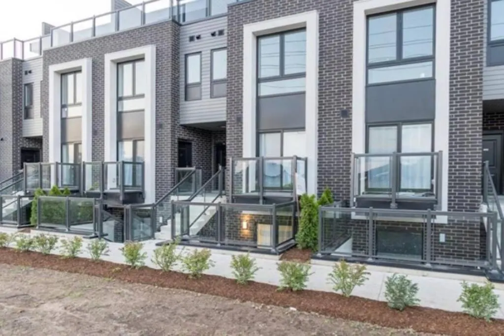 Exquisite, Bright & Modern Condo. contacts