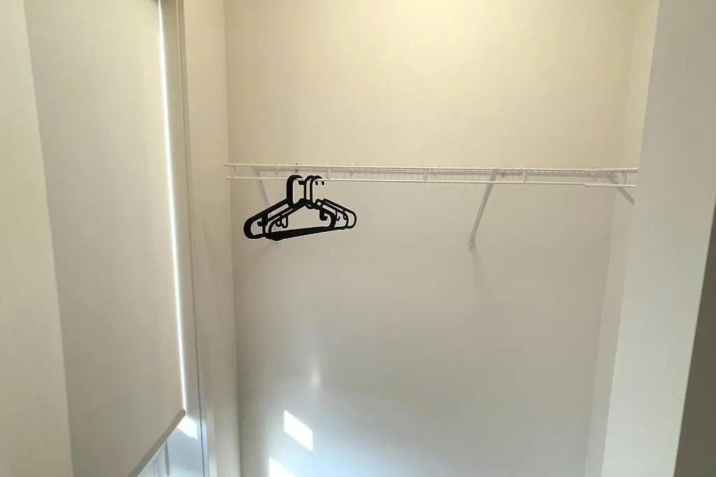 Exquisite, Bright & Modern Condo. Niagara Falls Apartment