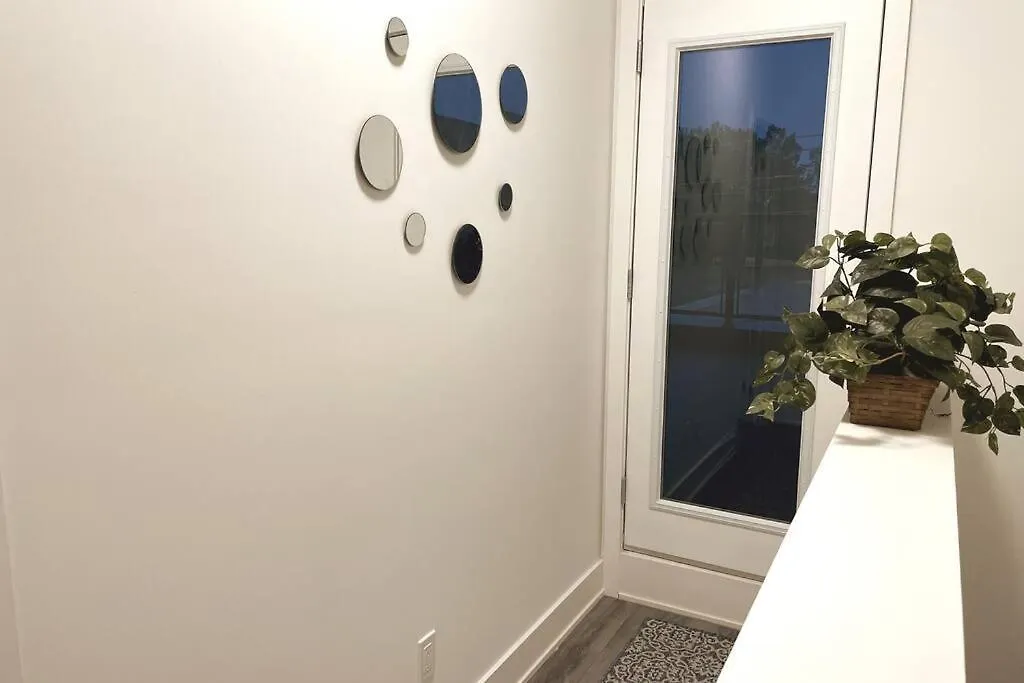 Exquisite, Bright & Modern Condo. Niagara Falls