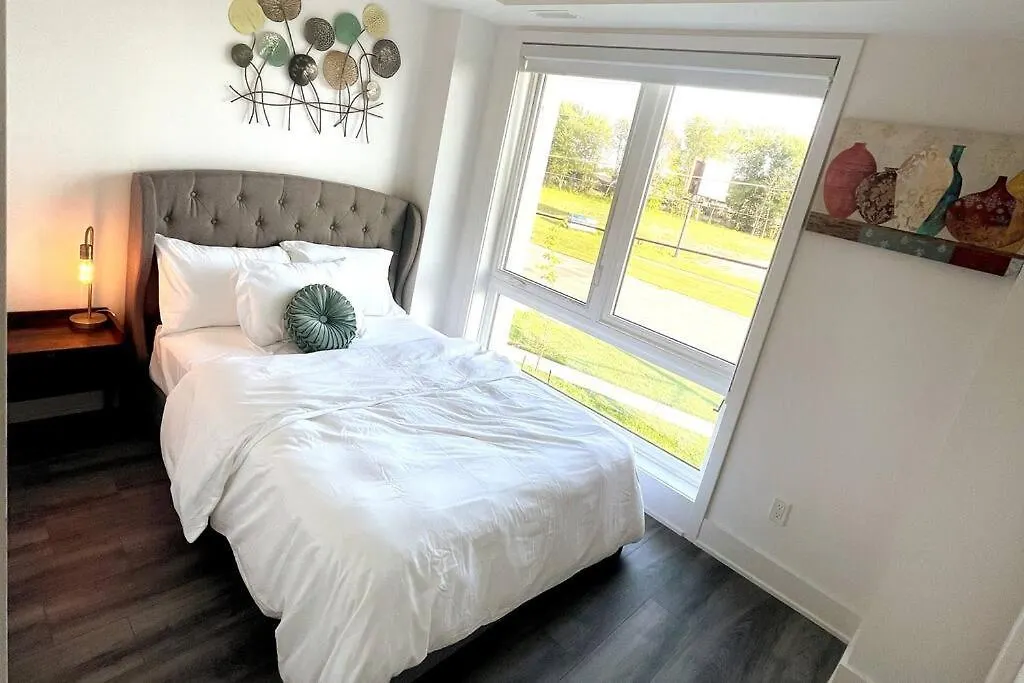 Exquisite, Bright & Modern Condo. Niagara Falls Apartment